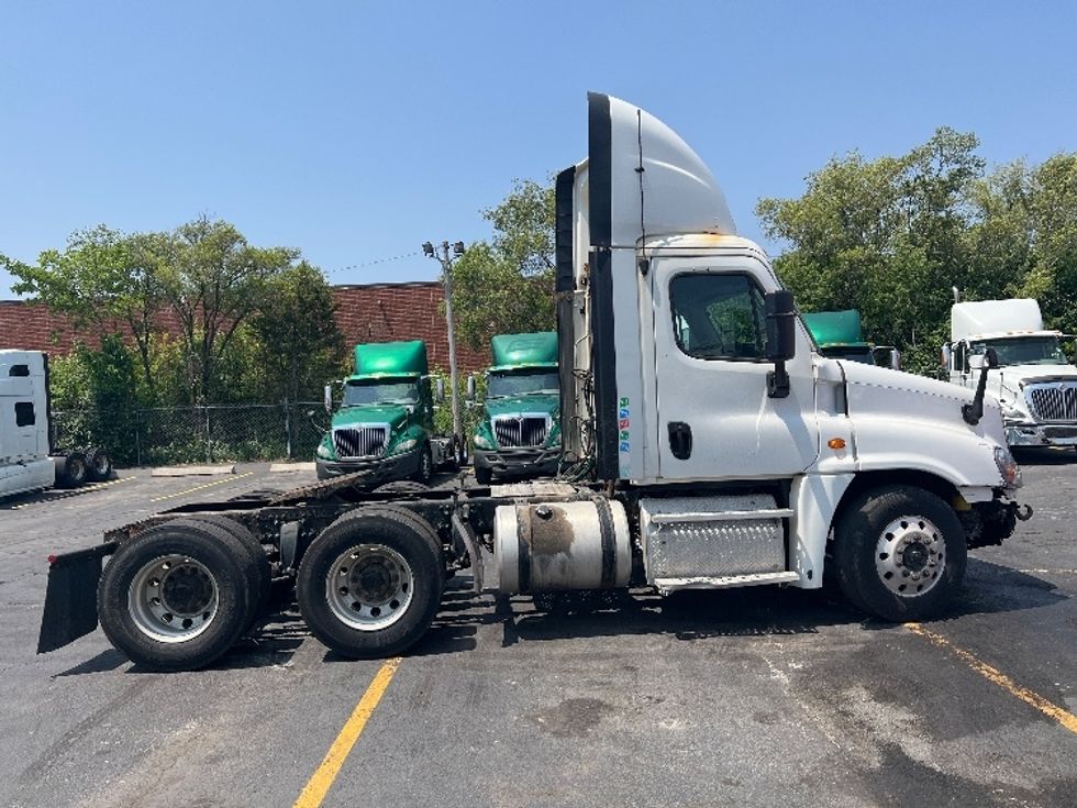 Day Cab Tractor-Heavy Duty Tractors-Freightliner-2017-Cascadia 12564ST-Chicago (Melrose Park)-IL-520,103\n\t\tmiles-$ 31,250 - Image 8