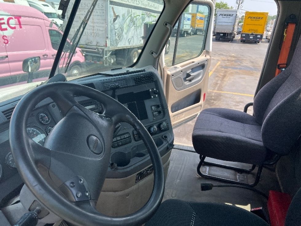 Day Cab Tractor-Heavy Duty Tractors-Freightliner-2017-Cascadia 12564ST-Chicago (Melrose Park)-IL-520,103\n\t\tmiles-$ 31,250 - Image 10
