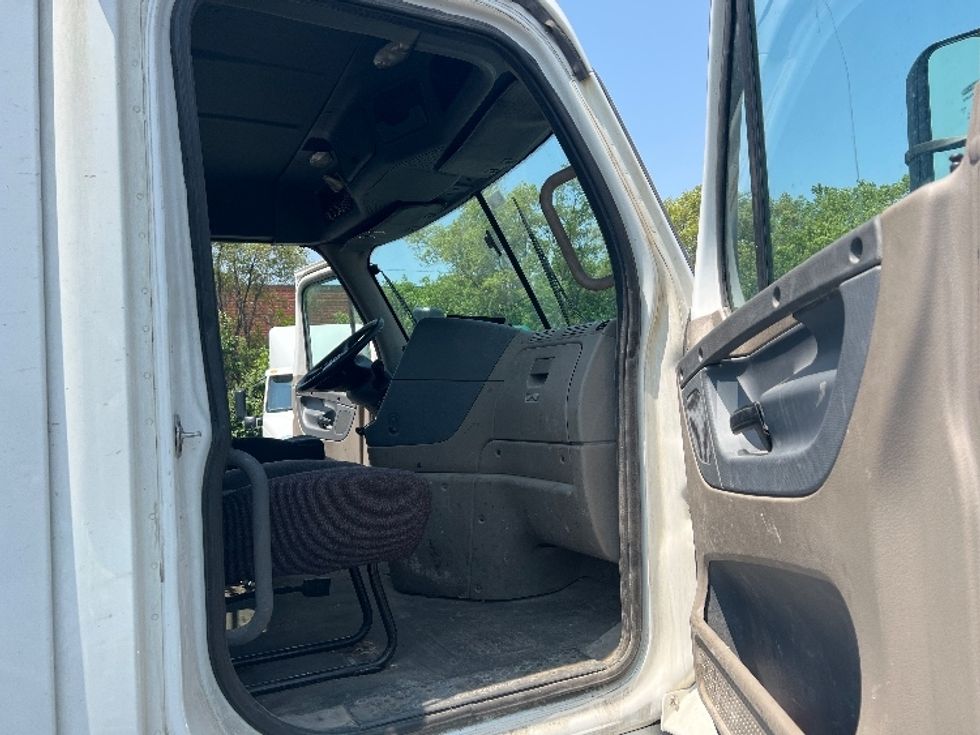 Day Cab Tractor-Heavy Duty Tractors-Freightliner-2017-Cascadia 12564ST-Chicago (Melrose Park)-IL-520,103\n\t\tmiles-$ 31,250 - Image 12