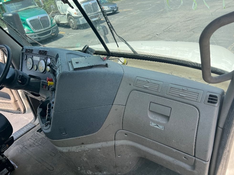 Day Cab Tractor-Heavy Duty Tractors-Freightliner-2017-Cascadia 12564ST-Chicago (Melrose Park)-IL-520,103\n\t\tmiles-$ 31,250 - Image 13