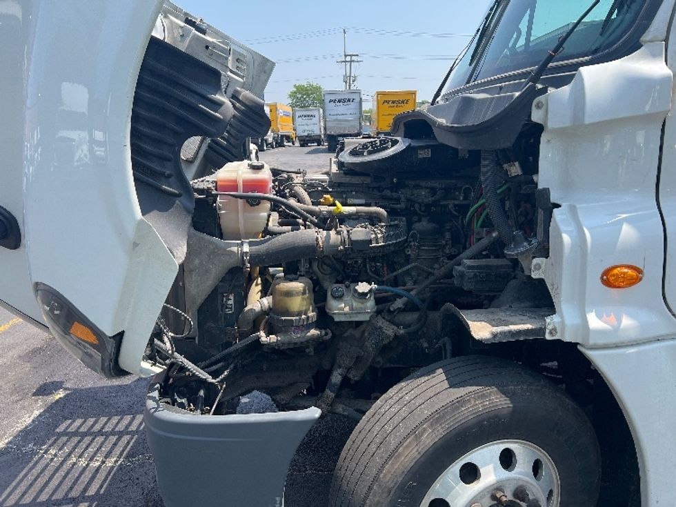 Day Cab Tractor-Heavy Duty Tractors-Freightliner-2017-Cascadia 12564ST-Chicago (Melrose Park)-IL-520,103\n\t\tmiles-$ 31,250 - Image 16