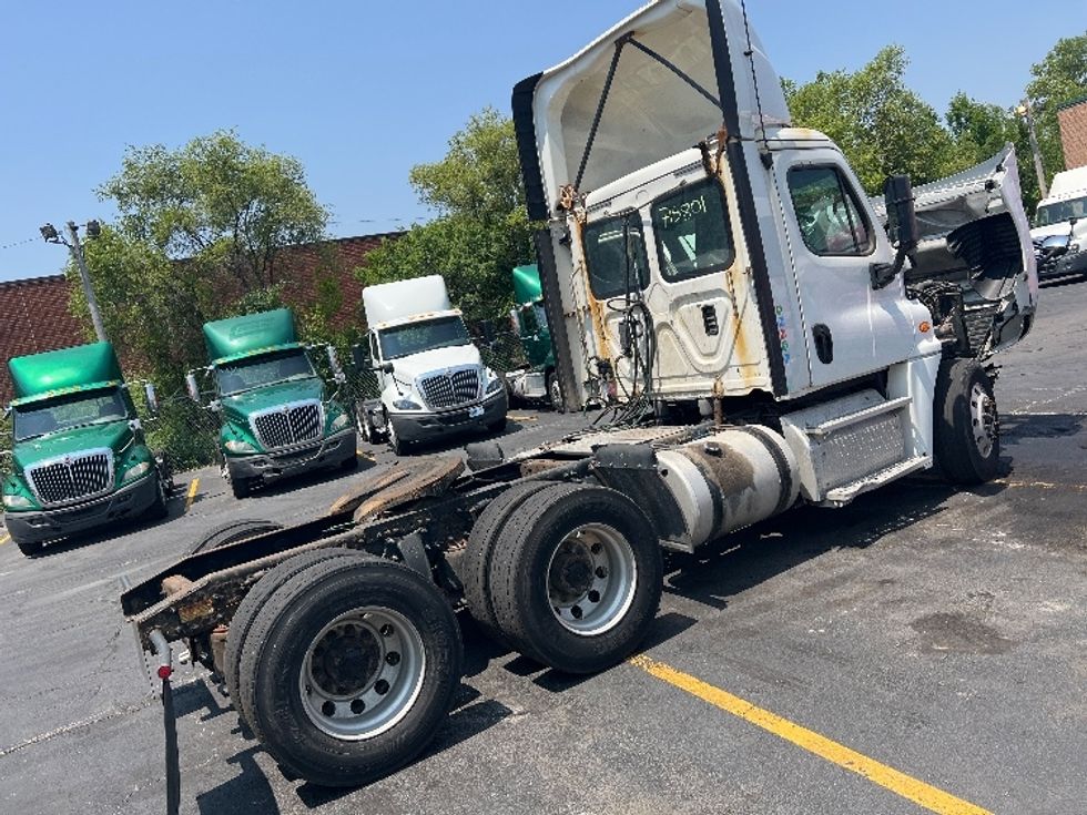 Day Cab Tractor-Heavy Duty Tractors-Freightliner-2017-Cascadia 12564ST-Chicago (Melrose Park)-IL-520,103\n\t\tmiles-$ 31,250 - Image 17