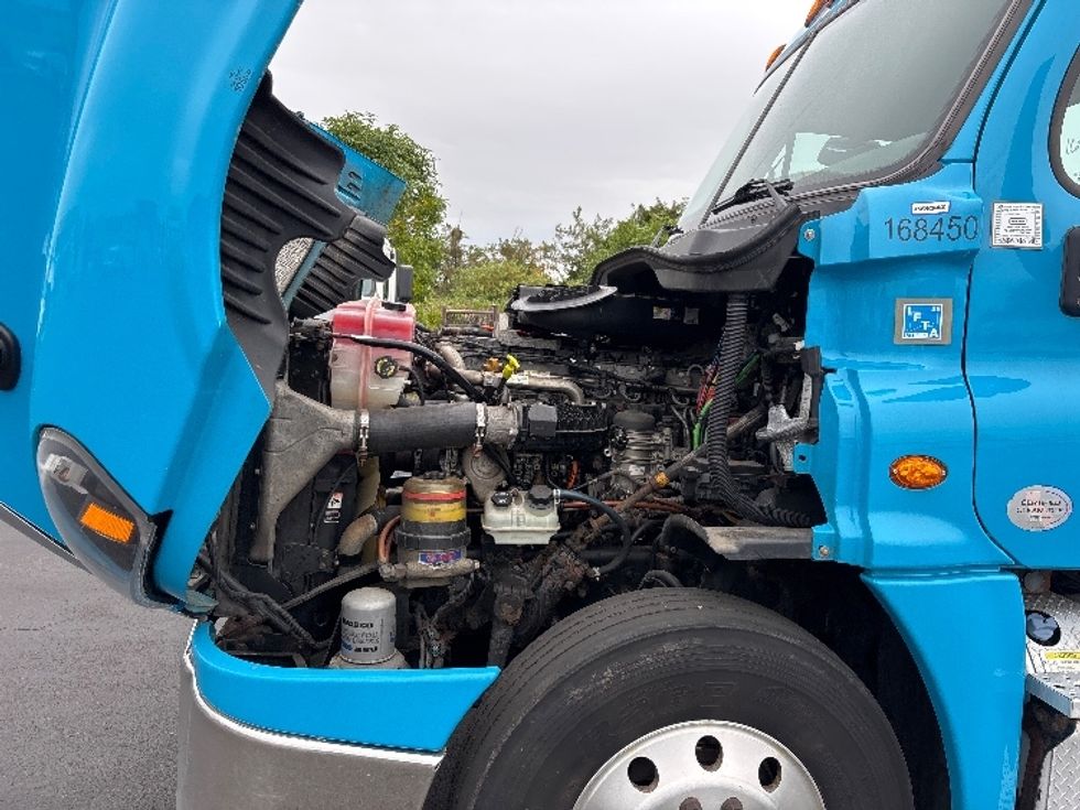 Day Cab Tractor-Heavy Duty Tractors-Freightliner-2017-Cascadia 12564ST-Chicopee-MA-402,263\n\t\tmiles-$ 30,750 - Image 16