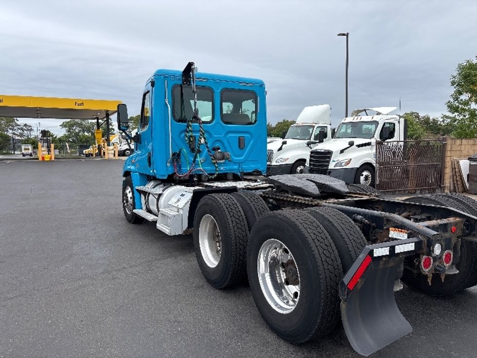 Day Cab Tractor-Heavy Duty Tractors-Freightliner-2017-Cascadia 12564ST-Chicopee-MA-402,263\n\t\tmiles-$ 30,750 - Image 5