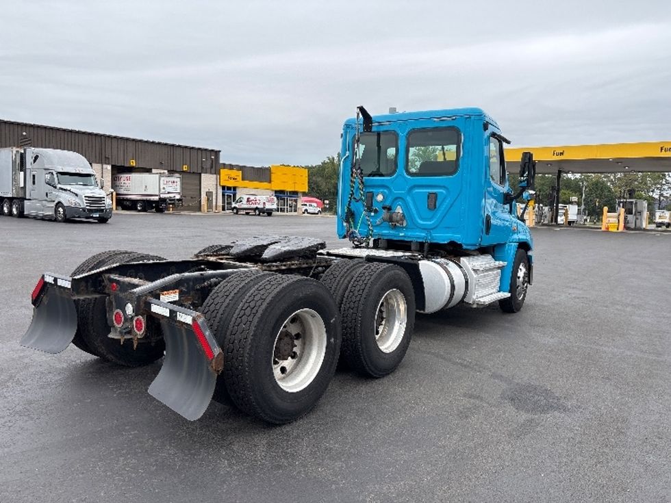 Day Cab Tractor-Heavy Duty Tractors-Freightliner-2017-Cascadia 12564ST-Chicopee-MA-402,263\n\t\tmiles-$ 30,750 - Image 7