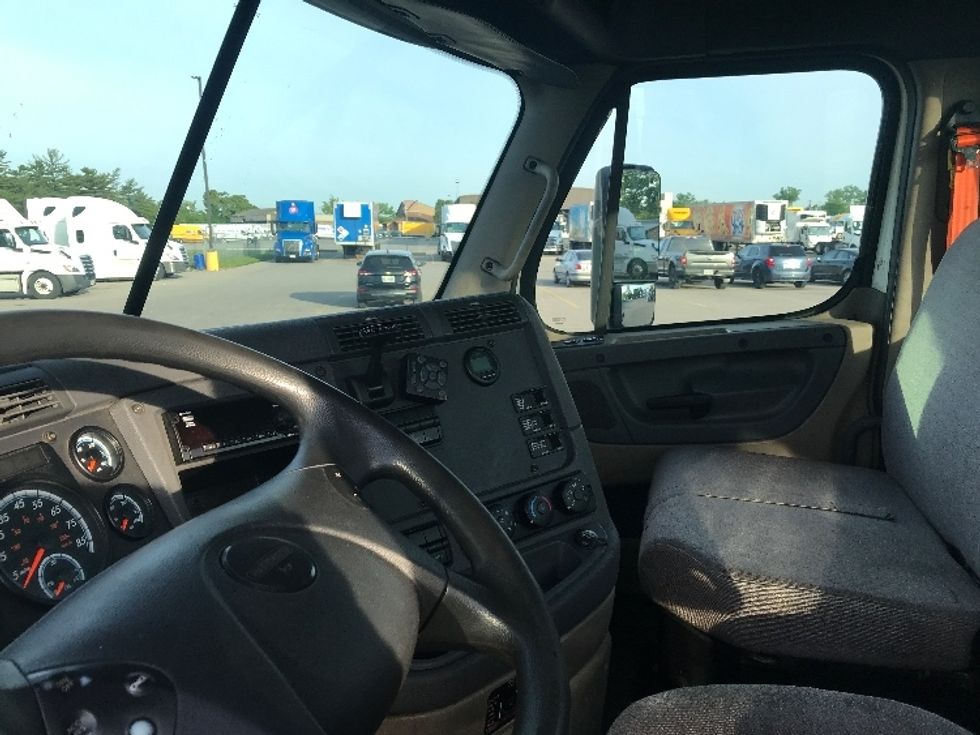 Day Cab Tractor-Heavy Duty Tractors-Freightliner-2017-Cascadia 12564ST-Cincinnati-OH-558,614\n\t\tmiles-$ 34,750 - Image 10