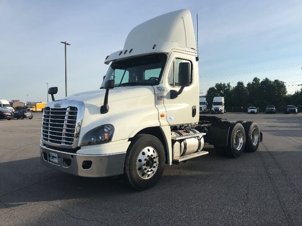 Day Cab Tractor-Heavy Duty Tractors-Freightliner-2017-Cascadia 12564ST-Cincinnati-OH-558,614\n\t\tmiles-$ 34,750 - Image 3