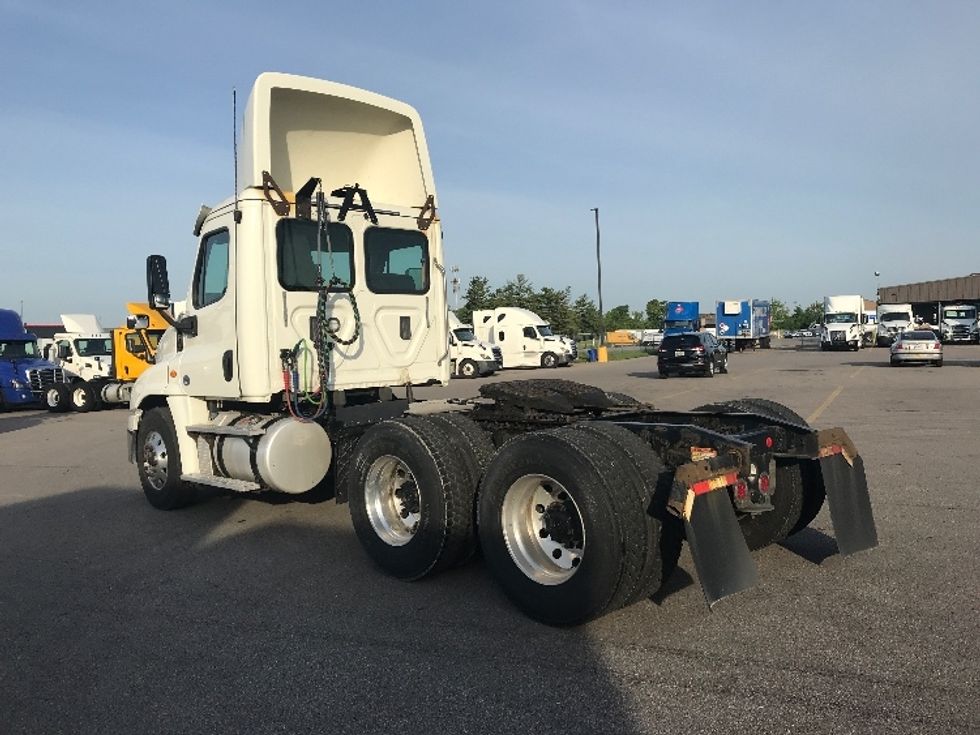 Day Cab Tractor-Heavy Duty Tractors-Freightliner-2017-Cascadia 12564ST-Cincinnati-OH-558,614\n\t\tmiles-$ 34,750 - Image 5