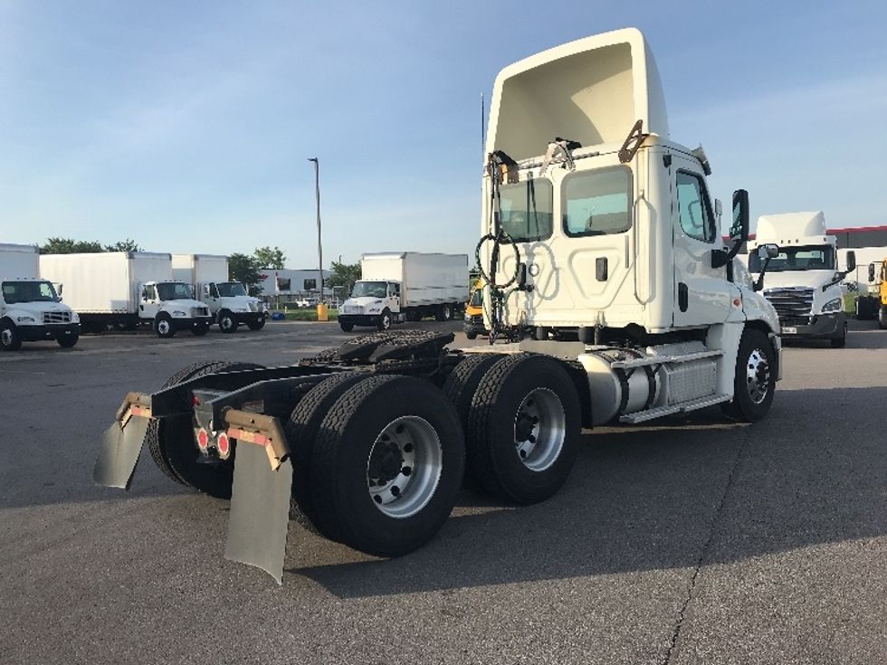 Day Cab Tractor-Heavy Duty Tractors-Freightliner-2017-Cascadia 12564ST-Cincinnati-OH-558,614\n\t\tmiles-$ 34,750 - Image 7