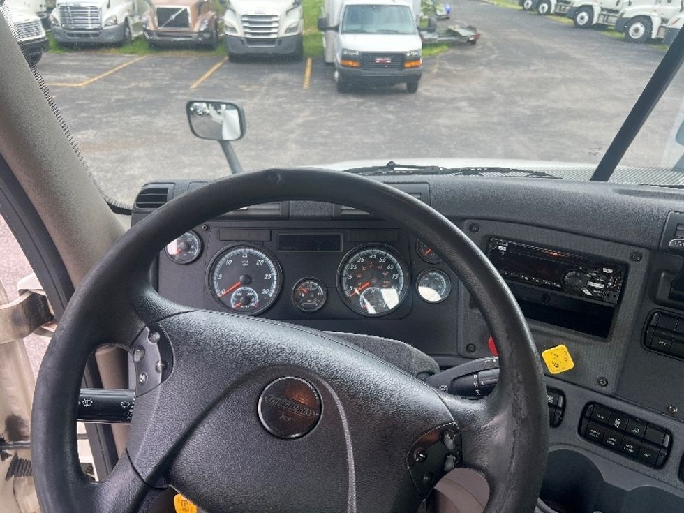 Day Cab Tractor-Heavy Duty Tractors-Freightliner-2017-Cascadia 12564ST-Cleveland-TN-551,419\n\t\tmiles-$ 24,250 - Image 11