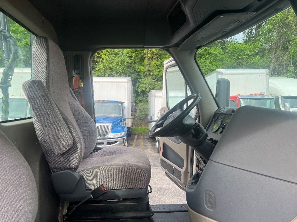 Day Cab Tractor-Heavy Duty Tractors-Freightliner-2017-Cascadia 12564ST-Cleveland-TN-551,419\n\t\tmiles-$ 24,250 - Image 14