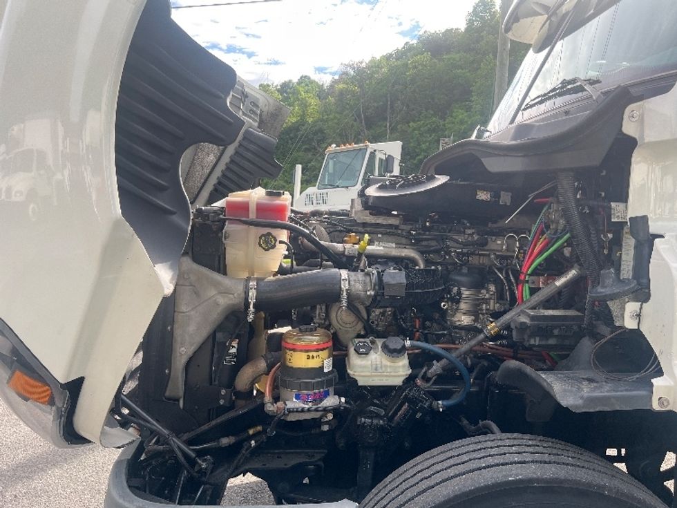 Day Cab Tractor-Heavy Duty Tractors-Freightliner-2017-Cascadia 12564ST-Cleveland-TN-551,419\n\t\tmiles-$ 24,250 - Image 16