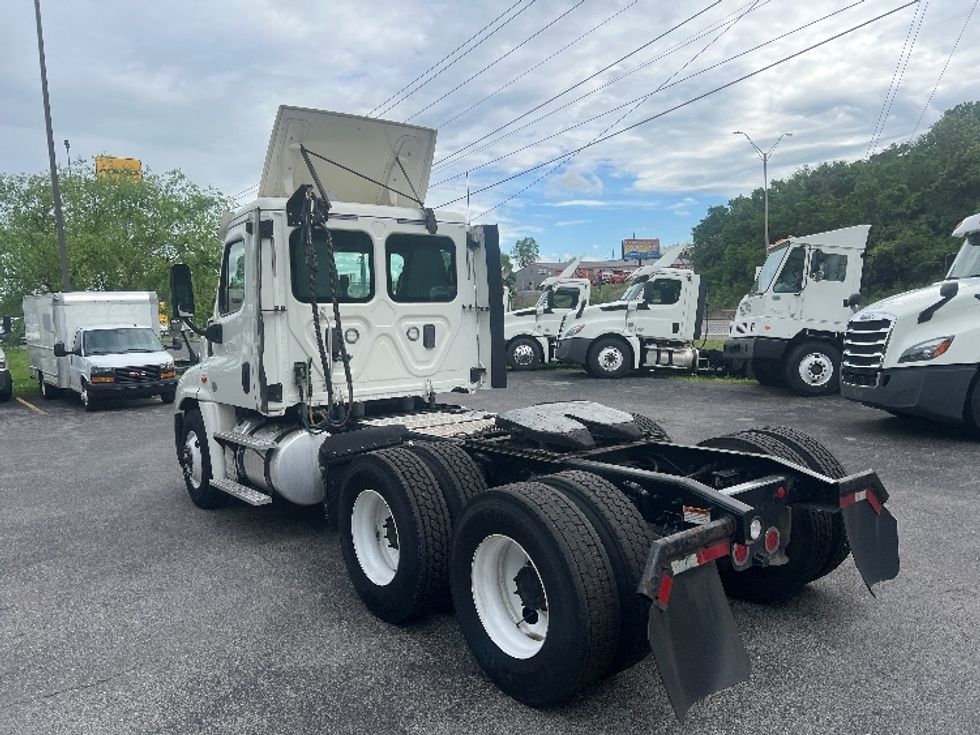 Day Cab Tractor-Heavy Duty Tractors-Freightliner-2017-Cascadia 12564ST-Cleveland-TN-551,419\n\t\tmiles-$ 24,250 - Image 5