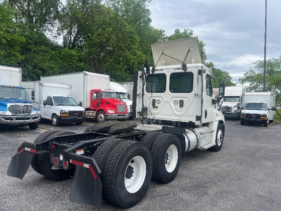 Day Cab Tractor-Heavy Duty Tractors-Freightliner-2017-Cascadia 12564ST-Cleveland-TN-551,419\n\t\tmiles-$ 24,250 - Image 7