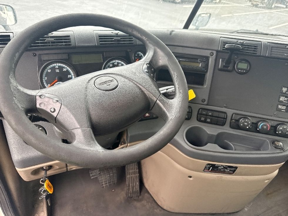 Day Cab Tractor-Heavy Duty Tractors-Freightliner-2017-Cascadia 12564ST-Cranbury-NJ-501,204\n\t\tmiles-$ 35,500 - Image 11