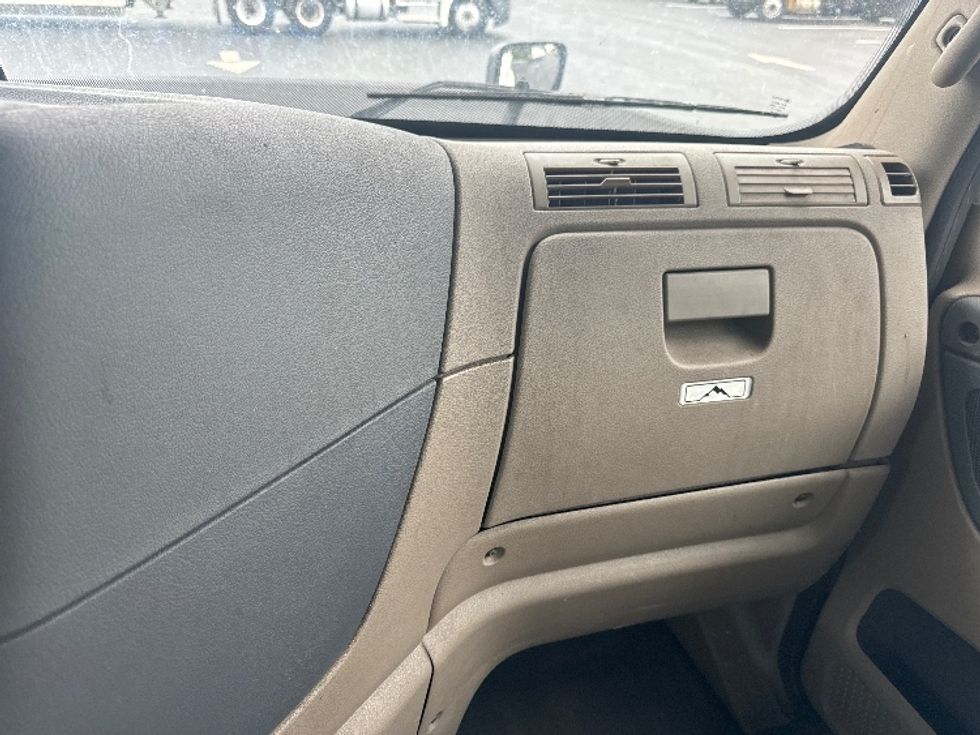 Day Cab Tractor-Heavy Duty Tractors-Freightliner-2017-Cascadia 12564ST-Cranbury-NJ-501,204\n\t\tmiles-$ 35,500 - Image 13