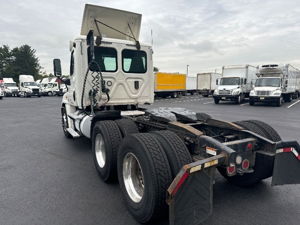 Day Cab Tractor-Heavy Duty Tractors-Freightliner-2017-Cascadia 12564ST-Cranbury-NJ-501,204\n\t\tmiles-$ 35,500 - Image 5