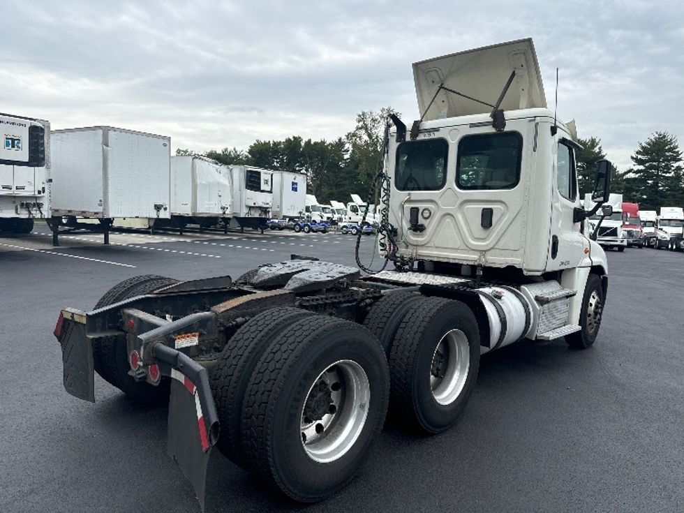 Day Cab Tractor-Heavy Duty Tractors-Freightliner-2017-Cascadia 12564ST-Cranbury-NJ-501,204\n\t\tmiles-$ 35,500 - Image 7