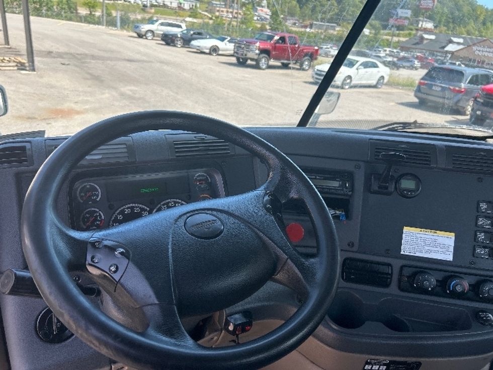 Day Cab Tractor-Heavy Duty Tractors-Freightliner-2017-Cascadia 12564ST-Cross Lanes-WV-535,033\n\t\tmiles-$ 30,500 - Image 10