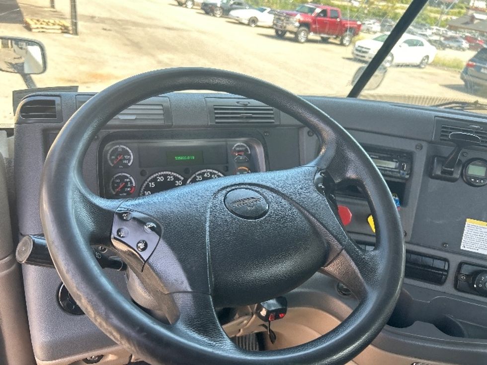 Day Cab Tractor-Heavy Duty Tractors-Freightliner-2017-Cascadia 12564ST-Cross Lanes-WV-535,033\n\t\tmiles-$ 30,500 - Image 11