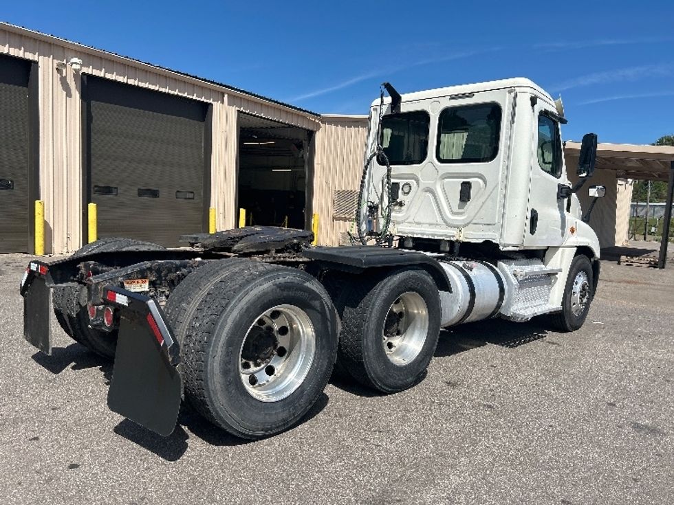 Day Cab Tractor-Heavy Duty Tractors-Freightliner-2017-Cascadia 12564ST-Cross Lanes-WV-535,033\n\t\tmiles-$ 30,500 - Image 7