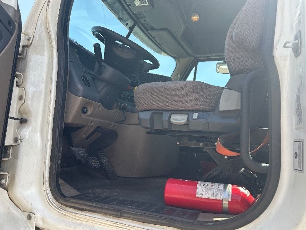 Day Cab Tractor-Heavy Duty Tractors-Freightliner-2017-Cascadia 12564ST-Cross Lanes-WV-535,033\n\t\tmiles-$ 30,500 - Image 9