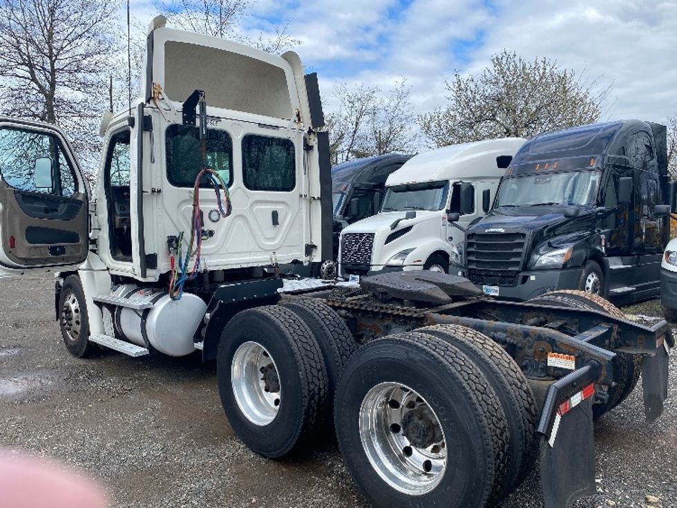Day Cab Tractor-Heavy Duty Tractors-Freightliner-2017-Cascadia 12564ST-Dayton-NJ-448,076\n\t\tmiles-$ 38,750 - Image 5