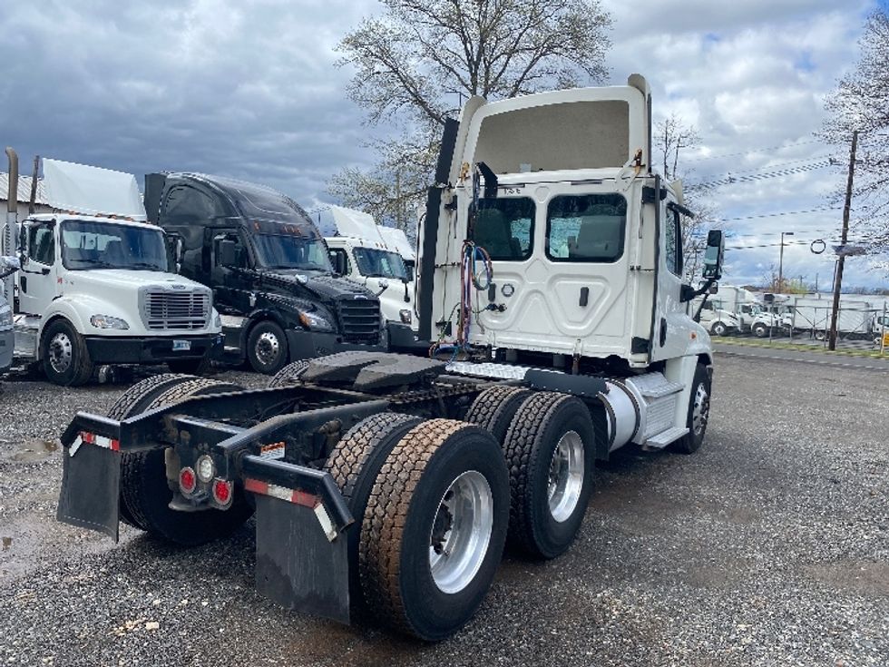 Day Cab Tractor-Heavy Duty Tractors-Freightliner-2017-Cascadia 12564ST-Dayton-NJ-448,076\n\t\tmiles-$ 38,750 - Image 7