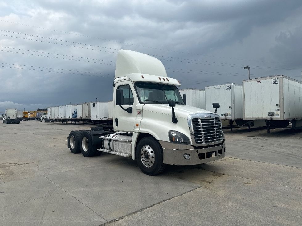 Day Cab Tractor-Heavy Duty Tractors-Freightliner-2017-Cascadia 12564ST-Denton-TX-425,958\n\t\tmiles-$ 38,250 - Image 1