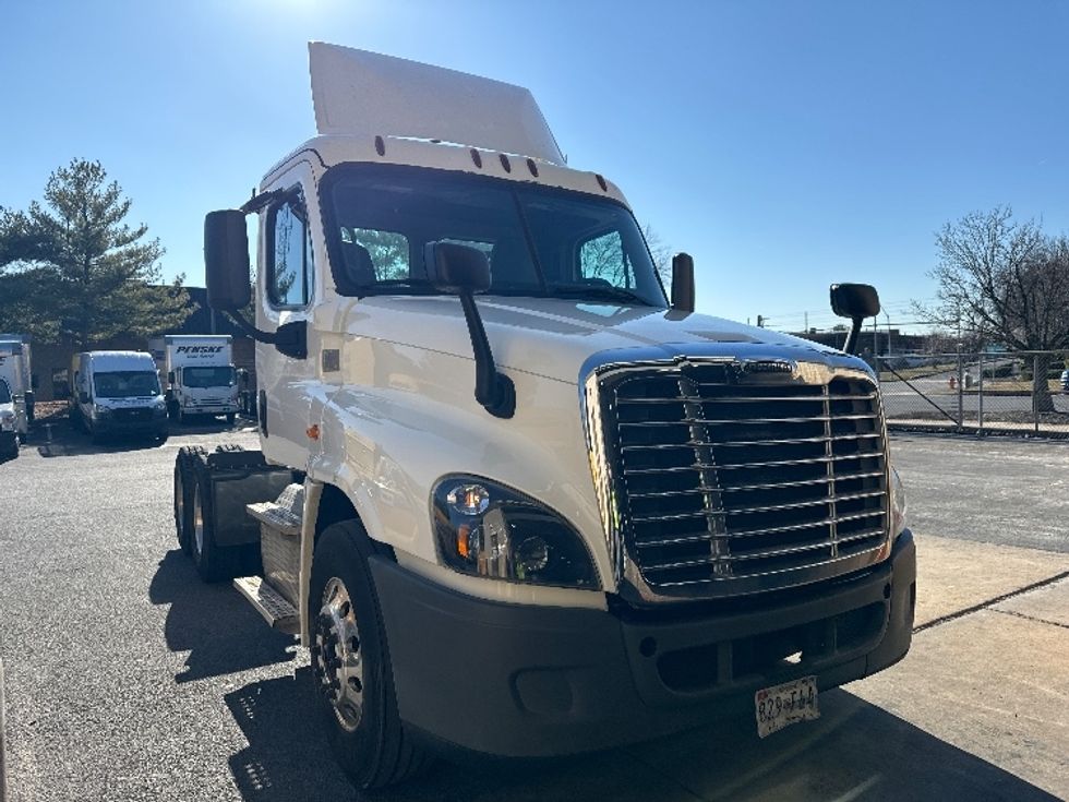 Day Cab Tractor-Heavy Duty Tractors-Freightliner-2017-Cascadia 12564ST-Essex-MD-286,685\n\t\tmiles-$ 41,750 - Image 1
