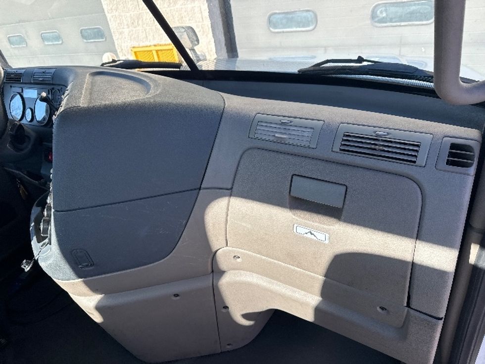 Day Cab Tractor-Heavy Duty Tractors-Freightliner-2017-Cascadia 12564ST-Essex-MD-286,685\n\t\tmiles-$ 41,750 - Image 13