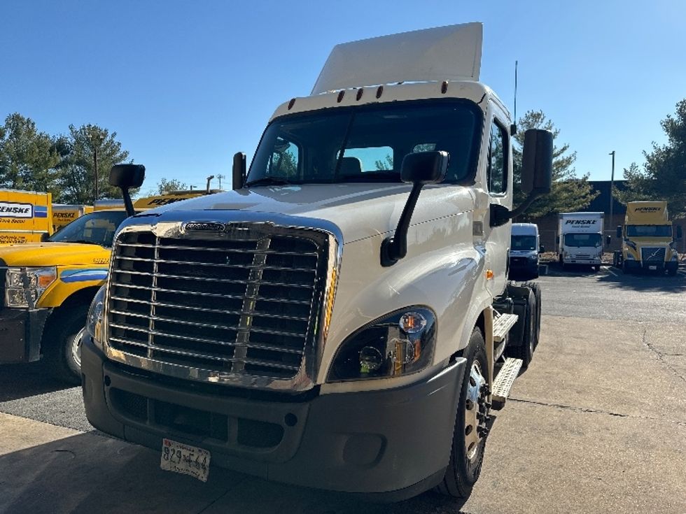 Day Cab Tractor-Heavy Duty Tractors-Freightliner-2017-Cascadia 12564ST-Essex-MD-286,685\n\t\tmiles-$ 41,750 - Image 3