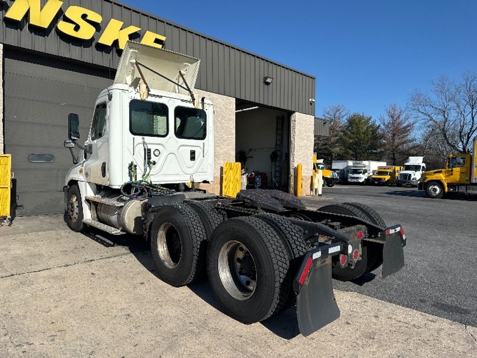 Day Cab Tractor-Heavy Duty Tractors-Freightliner-2017-Cascadia 12564ST-Essex-MD-286,685\n\t\tmiles-$ 41,750 - Image 5