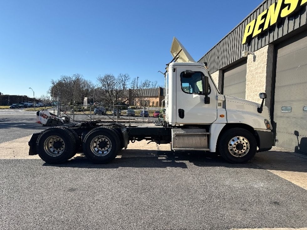 Day Cab Tractor-Heavy Duty Tractors-Freightliner-2017-Cascadia 12564ST-Essex-MD-286,685\n\t\tmiles-$ 41,750 - Image 8