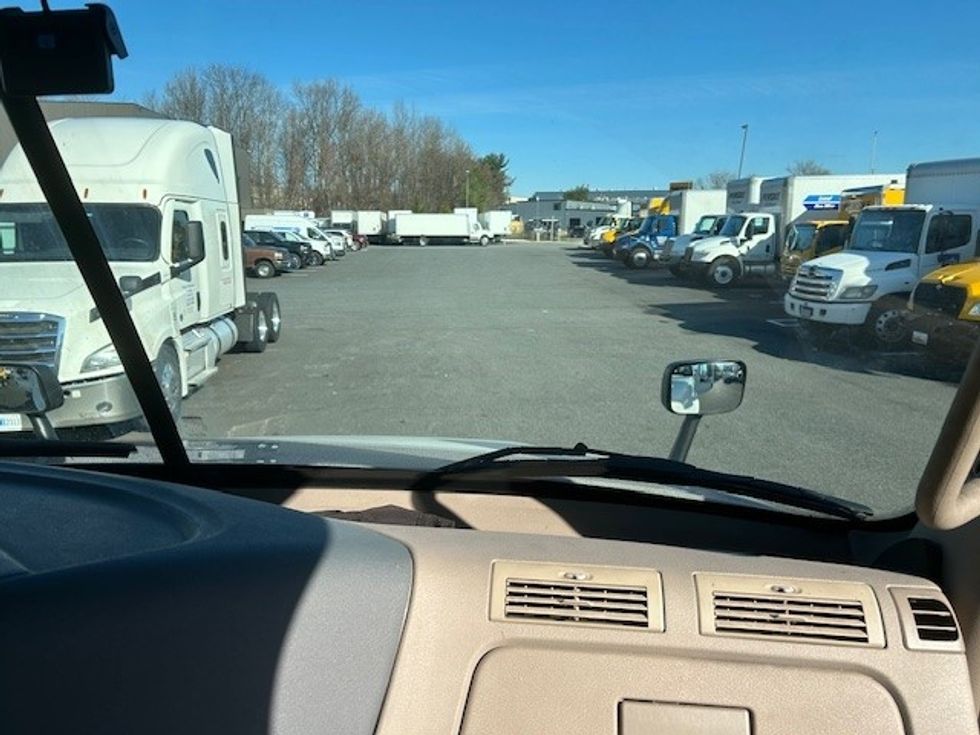 Day Cab Tractor-Heavy Duty Tractors-Freightliner-2017-Cascadia 12564ST-Essex-MD-290,024\n\t\tmiles-$ 32,000 - Image 13