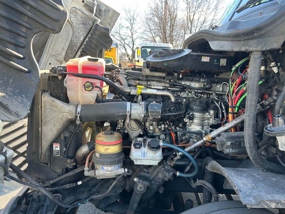Day Cab Tractor-Heavy Duty Tractors-Freightliner-2017-Cascadia 12564ST-Essex-MD-290,024\n\t\tmiles-$ 32,000 - Image 16