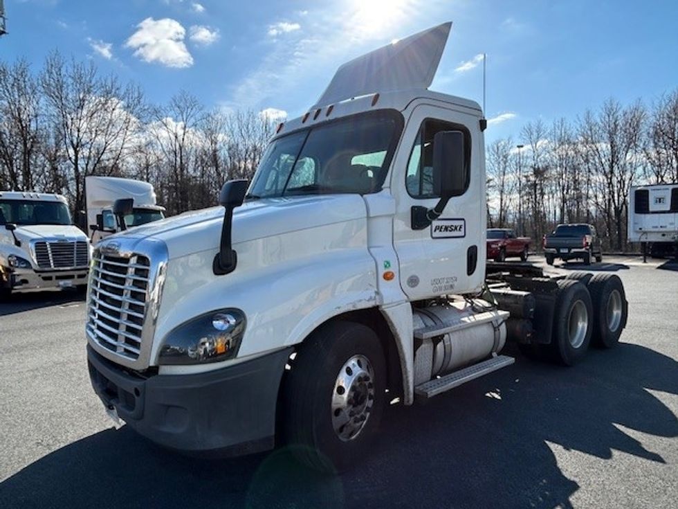 Day Cab Tractor-Heavy Duty Tractors-Freightliner-2017-Cascadia 12564ST-Essex-MD-290,024\n\t\tmiles-$ 32,000 - Image 3