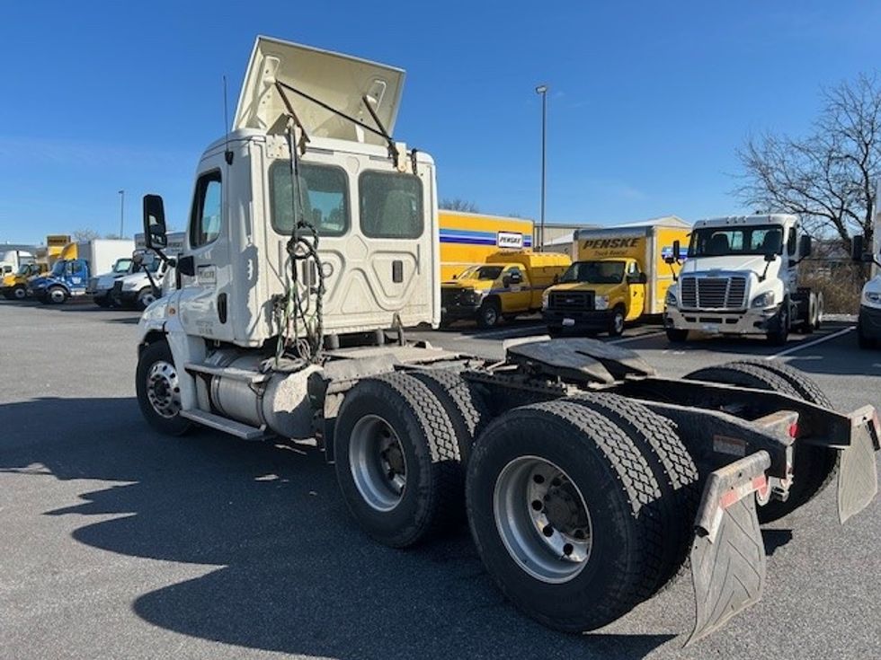 Day Cab Tractor-Heavy Duty Tractors-Freightliner-2017-Cascadia 12564ST-Essex-MD-290,024\n\t\tmiles-$ 32,000 - Image 5
