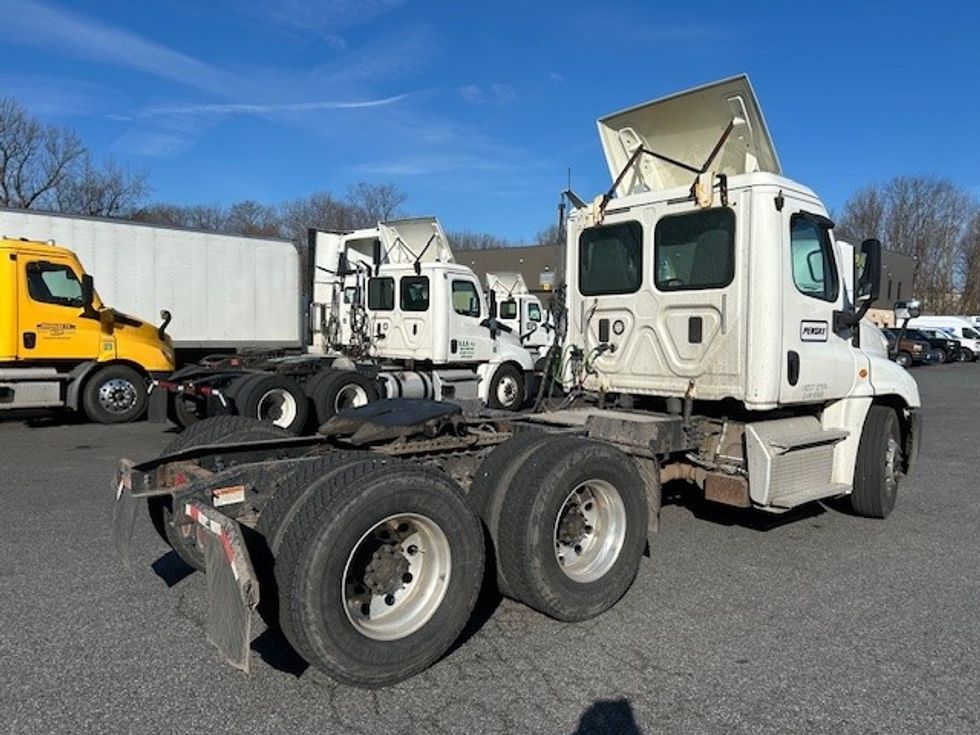 Day Cab Tractor-Heavy Duty Tractors-Freightliner-2017-Cascadia 12564ST-Essex-MD-290,024\n\t\tmiles-$ 32,000 - Image 7