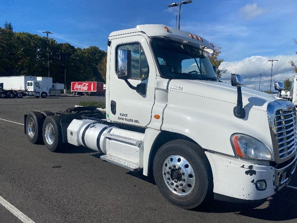 Day Cab Tractor-Heavy Duty Tractors-Freightliner-2017-Cascadia 12564ST-Everett-WA-581,471\n\t\tmiles-$ 34,000 - Image 1