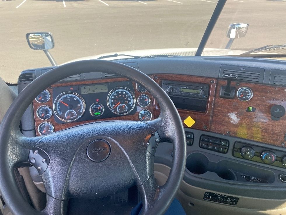 Day Cab Tractor-Heavy Duty Tractors-Freightliner-2017-Cascadia 12564ST-Everett-WA-581,471\n\t\tmiles-$ 34,000 - Image 11