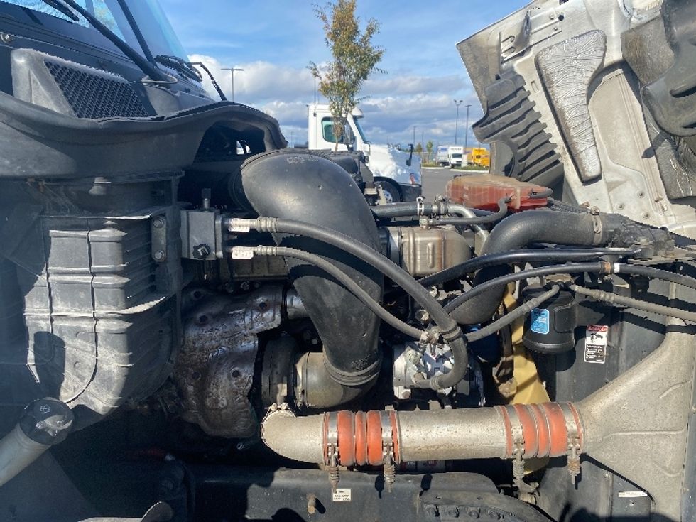 Day Cab Tractor-Heavy Duty Tractors-Freightliner-2017-Cascadia 12564ST-Everett-WA-581,471\n\t\tmiles-$ 34,000 - Image 14