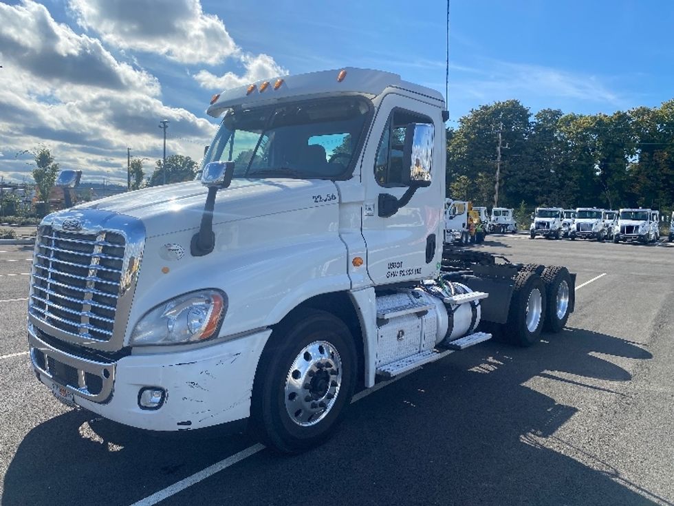 Day Cab Tractor-Heavy Duty Tractors-Freightliner-2017-Cascadia 12564ST-Everett-WA-581,471\n\t\tmiles-$ 34,000 - Image 3