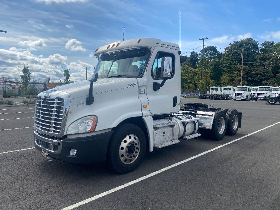 Day Cab Tractor-Heavy Duty Tractors-Freightliner-2017-Cascadia 12564ST-Everett-WA-628,448\n\t\tmiles-$ 28,750 - Image 3