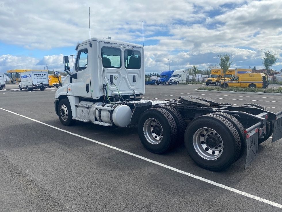 Day Cab Tractor-Heavy Duty Tractors-Freightliner-2017-Cascadia 12564ST-Everett-WA-628,448\n\t\tmiles-$ 28,750 - Image 5