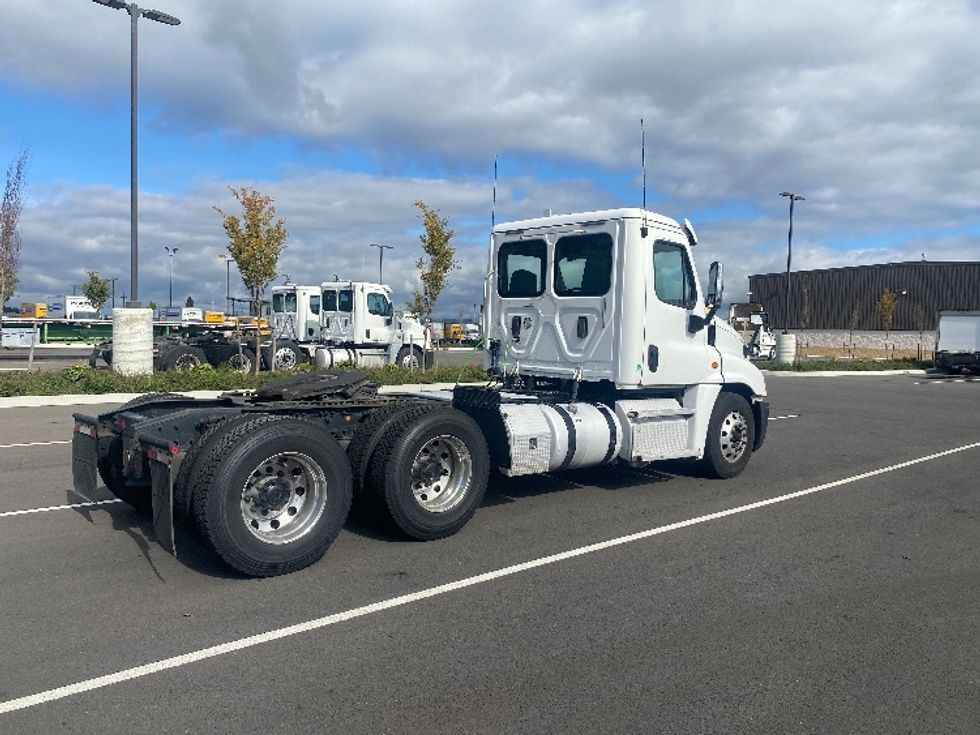 Day Cab Tractor-Heavy Duty Tractors-Freightliner-2017-Cascadia 12564ST-Everett-WA-628,448\n\t\tmiles-$ 28,750 - Image 7