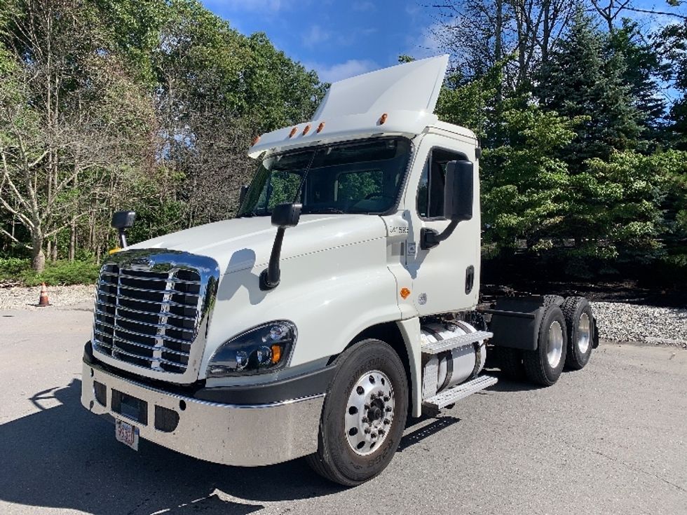 Day Cab Tractor-Heavy Duty Tractors-Freightliner-2017-Cascadia 12564ST-Fitchburg-MA-205,066\n\t\tmiles-$ 48,000 - Image 3