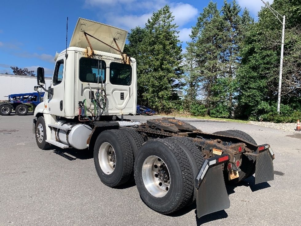 Day Cab Tractor-Heavy Duty Tractors-Freightliner-2017-Cascadia 12564ST-Fitchburg-MA-205,066\n\t\tmiles-$ 48,000 - Image 5