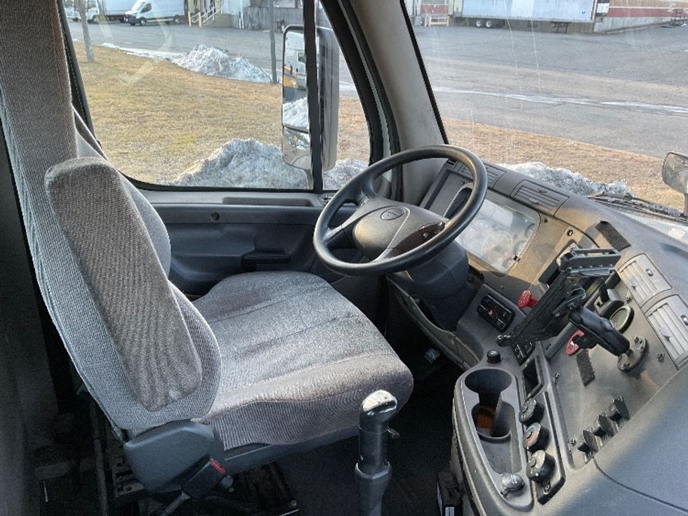 Day Cab Tractor-Heavy Duty Tractors-Freightliner-2017-Cascadia 12564ST-Fitchburg-MA-383,024\n\t\tmiles-$ 33,750 - Image 14