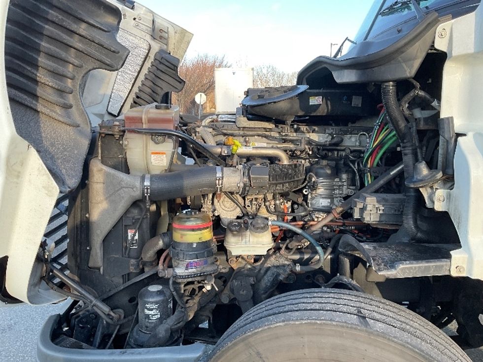 Day Cab Tractor-Heavy Duty Tractors-Freightliner-2017-Cascadia 12564ST-Fitchburg-MA-383,024\n\t\tmiles-$ 33,750 - Image 16